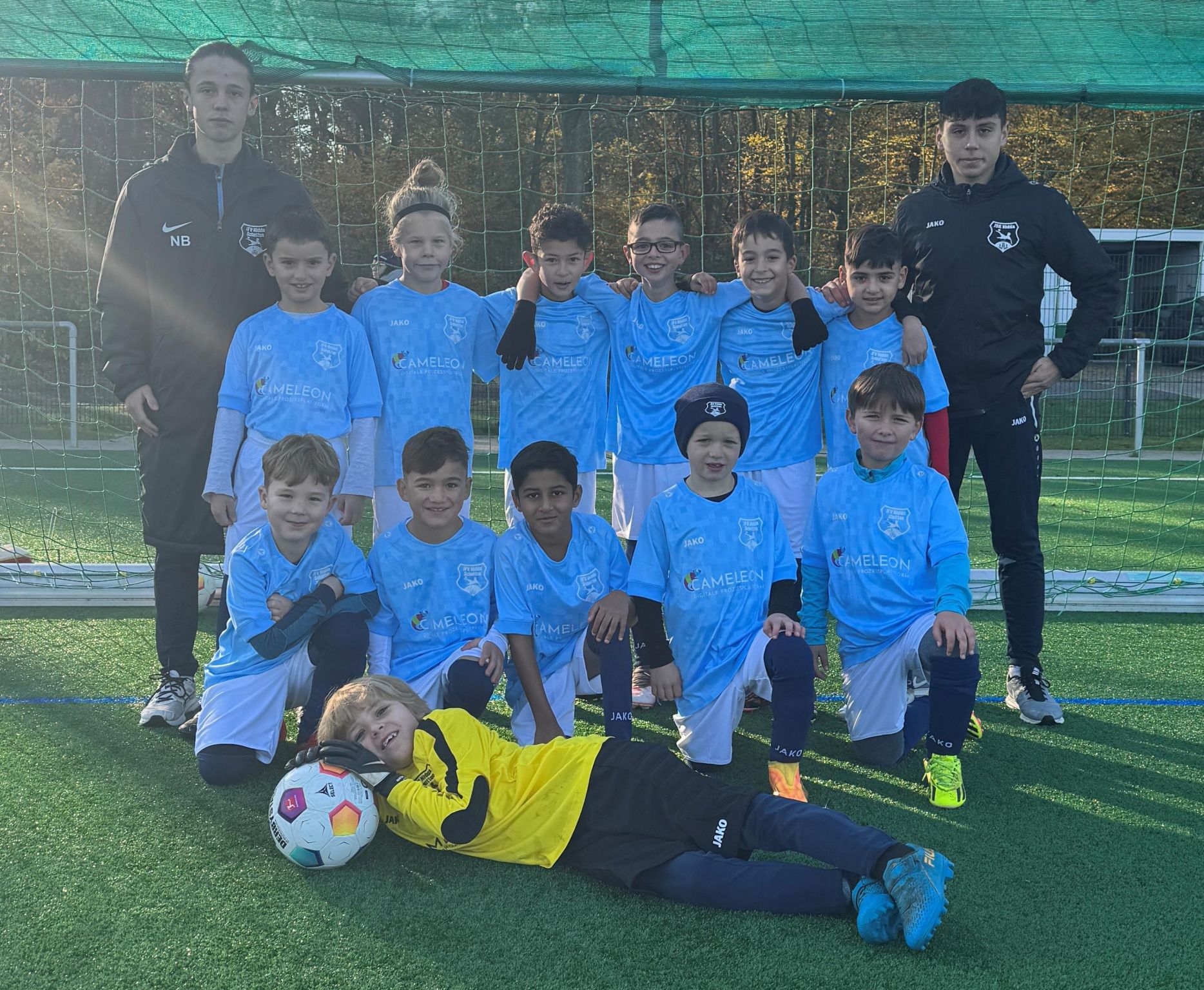 Cameleon engagiert sich als offizieller Businesspartner der SG Flensburg-Handewitt. Neben dem Profisport unterstützen wir auch lokale Jugendfußballvereine wie JFV Nidda Schotten. Diese Partnerschaften unterstreichen unser Engagement für den Sport sowie die Förderung von Leistung, Teamgeist und Fairplay – Werte, die auch in der digitalen Transformation eine zentrale Rolle spielen.